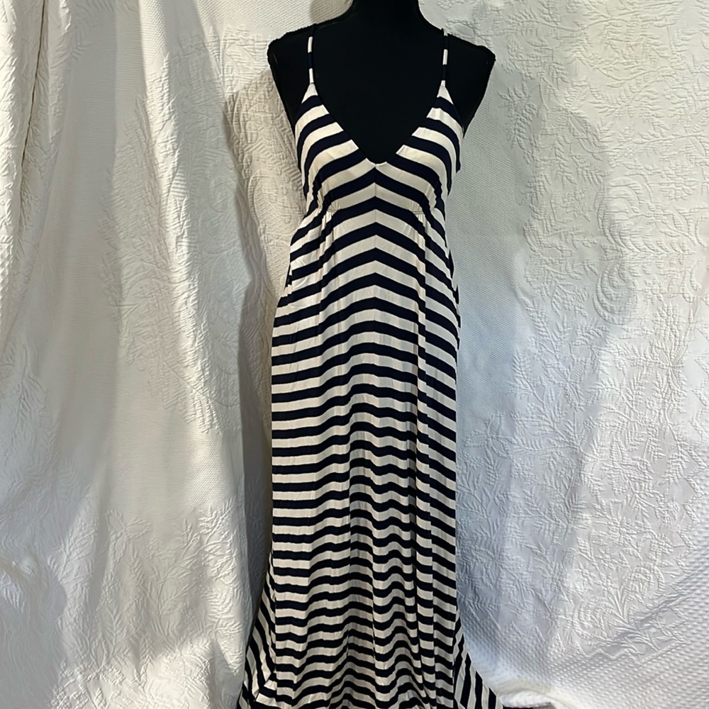 Eight sixty sleeveless maxi dress, size small